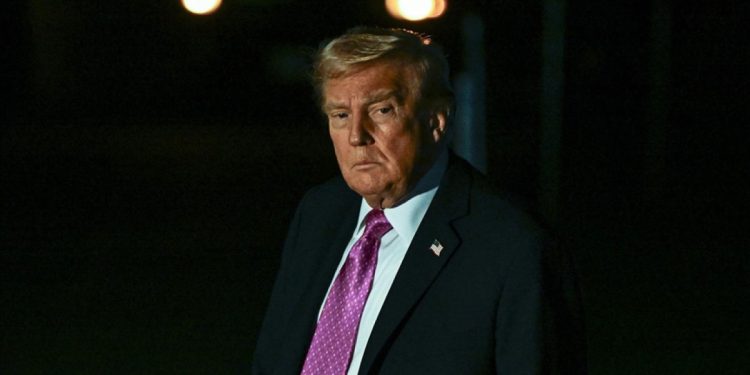 Trump, Venezuela hava sahasının kapatılacağını açıkladı