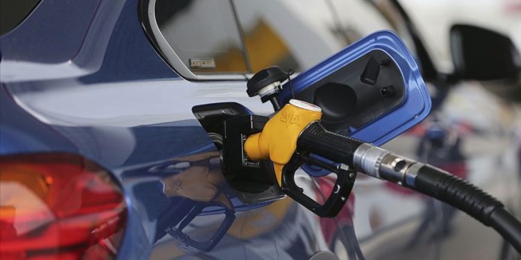 Akaryakıtta sürpriz gelişme: Benzine indirim geliyor