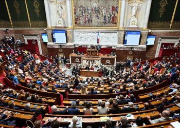 Fransa’da kapanmayı önleyecek özel bütçe tasarısı kabul edildi