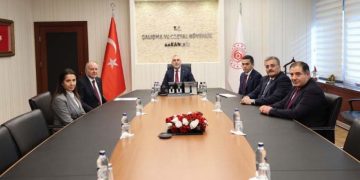 Komisyon asgari ücret için toplandı: TÜRK-İŞ masaya oturmadı