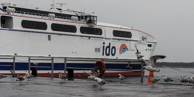 Marmara Denizi’nde ulaşıma fırtına engeli