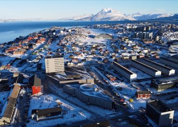 AKPM, Grönland hakkındaki önergeyi kabul etti