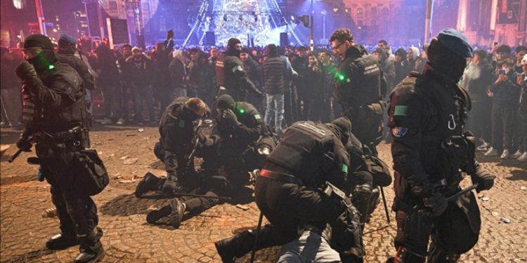 Avrupa’da yılbaşı kutlamaları kanlı bitti