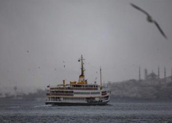 Deniz ulaşımına şiddetli lodos engeli