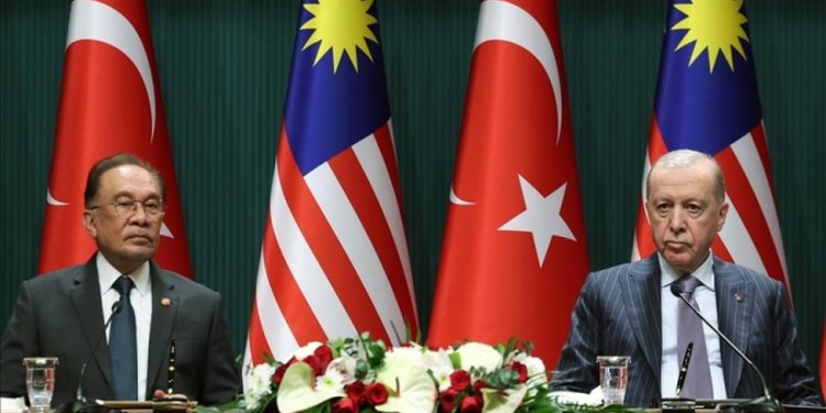 Erdoğan: Malezya ile ticaret hedefimiz 10 milyar dolar