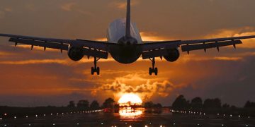 İran hava sahasını uçuşlara kapattı