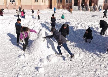 Kar alarmı: Valiliklerden peş peşe okul tatili kararları