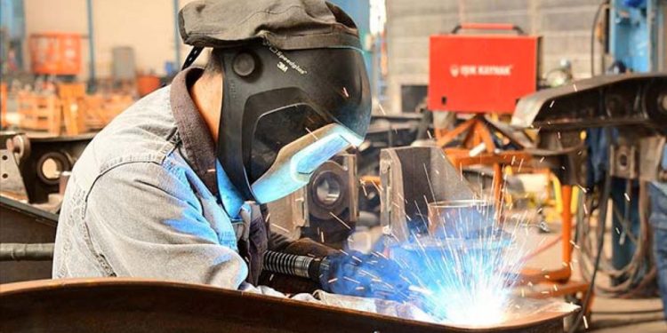 Sanayi üretimi kasımda güçlendi