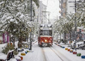 Sıcaklıklar düşüyor: İstanbul’a kar yeniden geliyor…