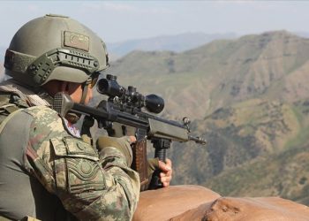 Tezkere kabul edildi! Türk askeri 1 yıl daha görev yapacak