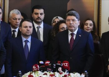 Adalet Bakanlığı’nda devir teslim töreni: Gürlek koltuğa oturdu