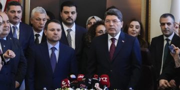 Adalet Bakanlığı’nda devir teslim töreni: Gürlek koltuğa oturdu