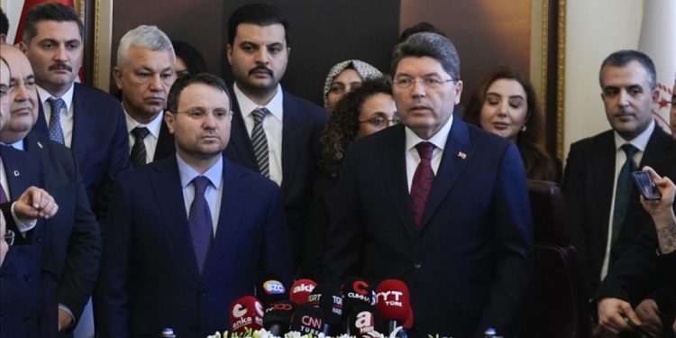 Adalet Bakanlığı’nda devir teslim töreni: Gürlek koltuğa oturdu