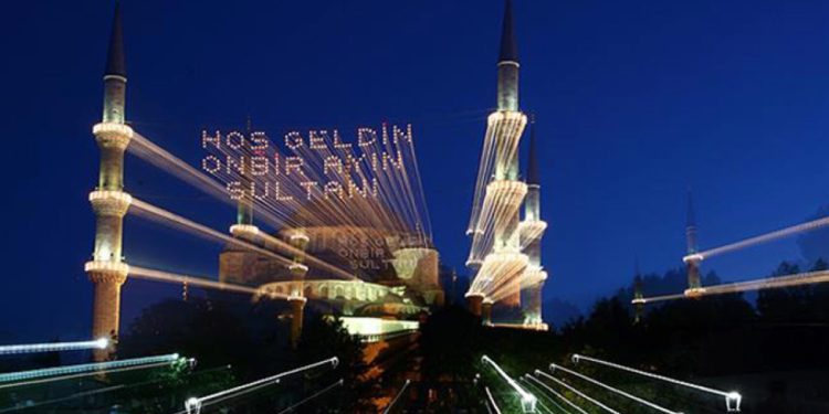 Bu gece sahura kalkıyoruz