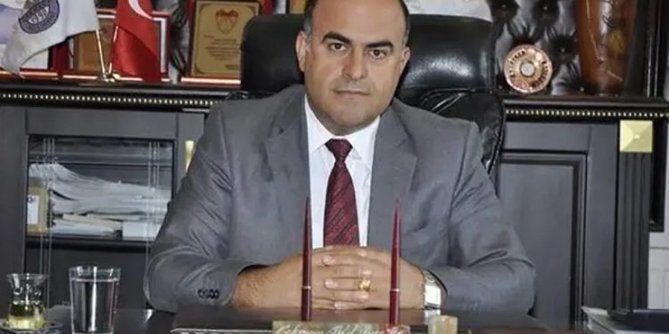 Eski Belediye Başkanı, oğlu tarafından baltayla öldürüldü