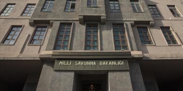 MSB’den Atina’ya “12 mil” mesajı: Kabul edilemez