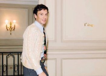 Ünlü şarkıcı Edis Görgülü hakkında yakalama kararı!