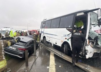 Başakşehir’deki kazada kalbi duran polis hayata döndürüldü!