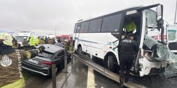 Başakşehir’deki kazada kalbi duran polis hayata döndürüldü!