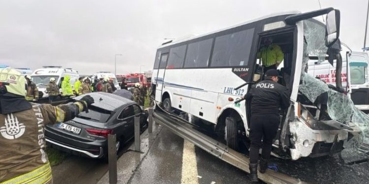 Başakşehir’deki kazada kalbi duran polis hayata döndürüldü!