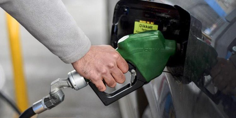 Eşel Mobil uygulanmasına rağmen akaryakıta yine zam geldi