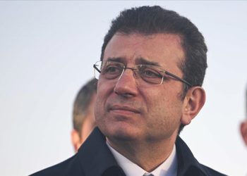 İBB ‘yolsuzluk’ davasında üçüncü gün el sallama polemiğiyle başladı