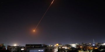 İran: Hayfa’daki rafineriler ve ABD uçak gemisi vuruldu