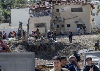 İran füzesiyle İsrail kenti Beyt Şemeş’te krater oluştu