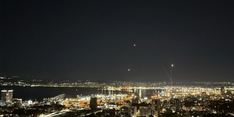 İran’dan İsrail’e yeni saldırı: Birçok bölgede siren sesleri