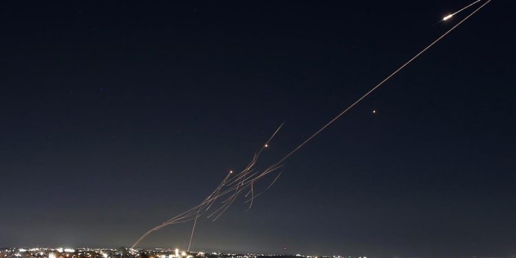 İran’dan Suudi Arabistan’da ABD’li pilotların bulunduğu bölgeye saldırı