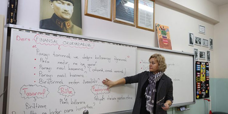 Okullarda finansal okuryazarlık dersi verildi