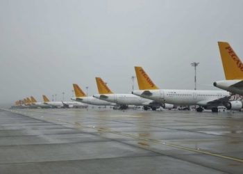 Olumsuz hava sonrası Sabiha Gökçen’de seferler iptal edildi