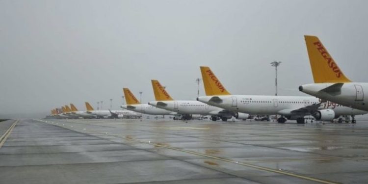 Olumsuz hava sonrası Sabiha Gökçen’de seferler iptal edildi