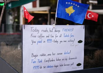 Priştine’de duygulandıran pankart: Borcunuz ödendi