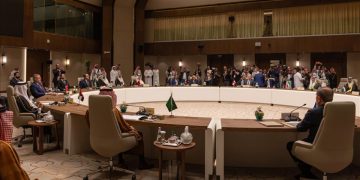 Riyad’da bakanlar toplandı: 12 ülkeden İran’a çağrı