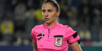 Süper Lig’de 22 yıl sonra kadın hakem maç yönetecek