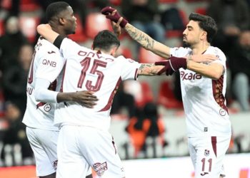 Trabzonspor, Kayseri karşısında 3 puanı 3 golle aldı