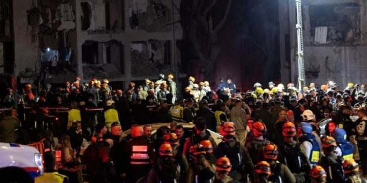 Trump’tan İran’a 48 saat süre, Tahran’dan jet yanıt