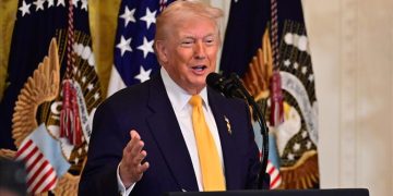 Trump’tan garip açıklama: Sırf eğlence olsun diye adayı yine vurabiliriz