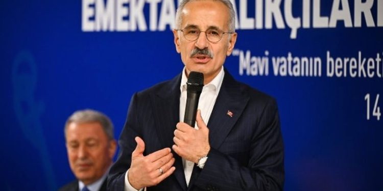 Uraloğlu- Hürmüz Boğazı’ndaki Türk gemilerini yakından takip ediyoruz