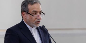 Arakçi: Buşehr’den nükleer sızıntı Körfez’de yaşamı sona erdirir