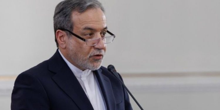 Arakçi: Buşehr’den nükleer sızıntı Körfez’de yaşamı sona erdirir