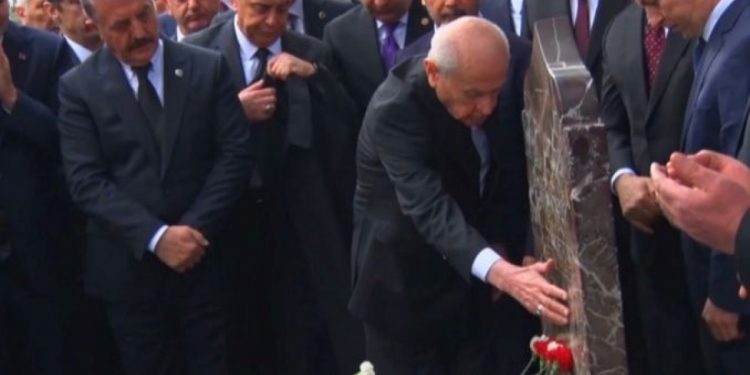 Bahçeli: Türkeş hayatını ülkülerine adamıştır