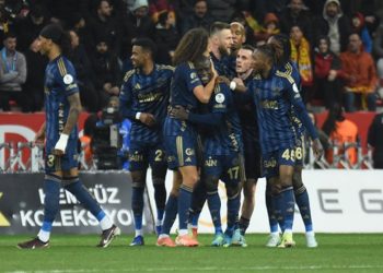 Fenerbahçe zirve takibini sürdürdü: Kayseri’de 4 gollü zafer