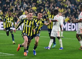 Fenerbahçe’ye derbide 3 puan: Beşiktaş’ı uzatmada yıktı
