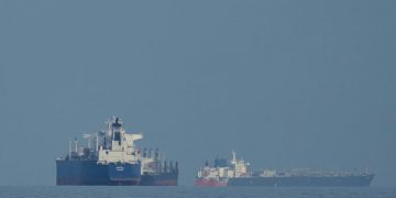 İran Hürmüz Boğazı’ndan geçişleri durdurdu