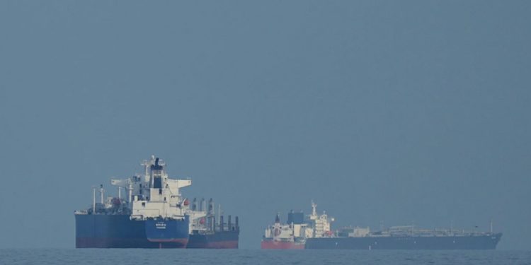 İran Hürmüz Boğazı’ndan geçişleri durdurdu