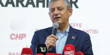Özel’den belediye operasyonlarına sert tepki!