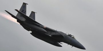 Savaş uçağı düşürüldü: İran’da ABD’li pilot avı