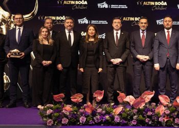 Sermaye piyasaları aktörleri TSPB Altın Boğa Ödülleri için sahnedeydi